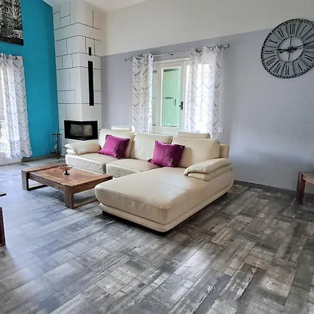 Les Rocs Du Cady Bed & Breakfast