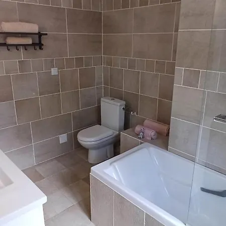 Les Rocs Du Cady Bed & Breakfast *