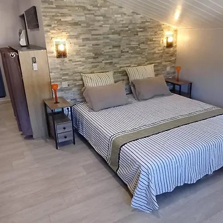 Les Rocs Du Cady Bed & Breakfast