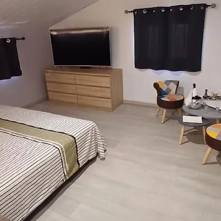 Les Rocs Du Cady Bed & Breakfast *
