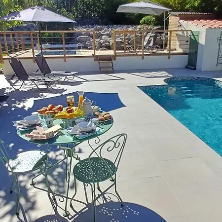 Bed & Breakfast Les Rocs Du Cady 3*