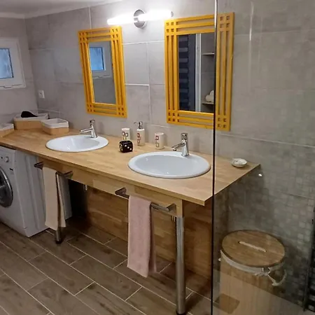 Les Rocs Du Cady Bed & Breakfast 3*