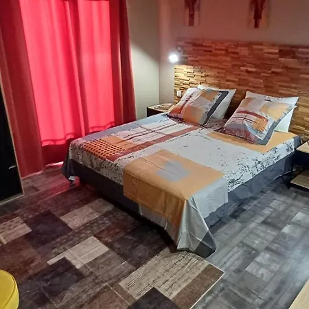 Les Rocs Du Cady Bed & Breakfast